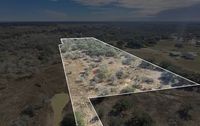 rental at 2743 Cr 770 in Natalia, TX — photo 4