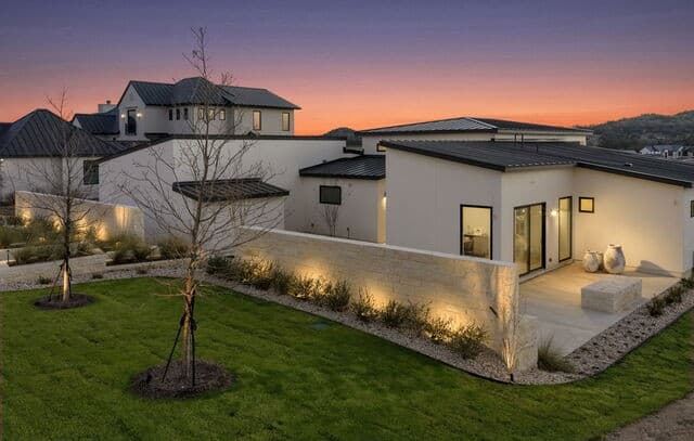 5-bedroom rental at 23115 Henness Pass in San Antonio, TX — photo 2