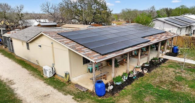 3-bedroom rental at 405 Coughran in Pleasanton, TX — photo 3