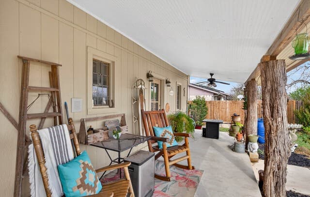 3-bedroom rental at 405 Coughran in Pleasanton, TX — photo 4