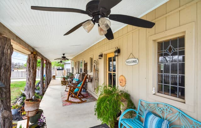 3-bedroom rental at 405 Coughran in Pleasanton, TX — photo 5