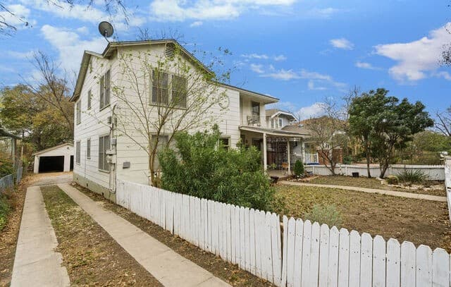 rental at 526 Fulton in San Antonio, TX — photo 3