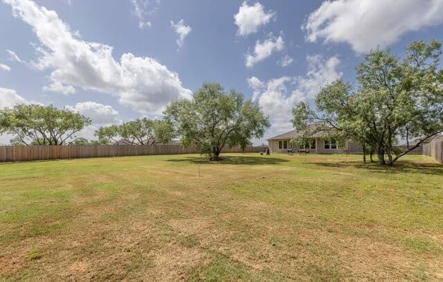 4-bedroom rental at 9307 Madler in San Antonio, TX — photo 2