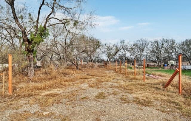 rental at 18962 Lagloria Rd in Elmendorf, TX — photo 3