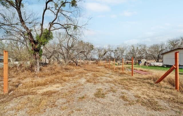 rental at 18962 Lagloria Rd in Elmendorf, TX — photo 5