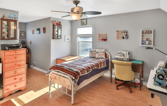 3-bedroom rental at 1561 County Road 320 in Floresville, TX — photo 4