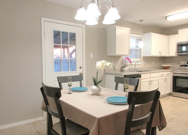 3-bedroom rental at 606 Hon in Jourdanton, TX — photo 4