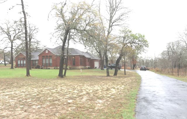 3-bedroom rental at 124 Rosewood Dr in La Vernia, TX — photo 5