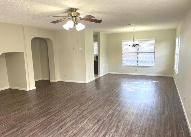 4-bedroom rental at 6310 Regency Crest in San Antonio, TX — photo 4