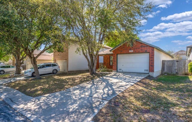 3-bedroom rental at 6622 Evenridge in San Antonio, TX — photo 3