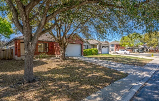 3-bedroom rental at 6622 Evenridge in San Antonio, TX — photo 4