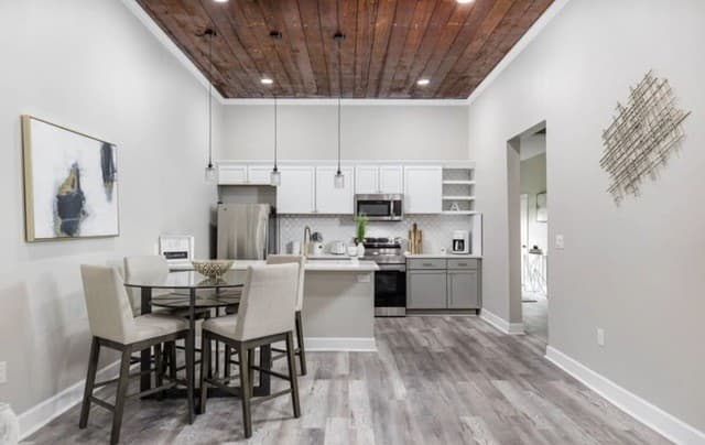 3-bedroom rental at 613 Delaware in San Antonio, TX — photo 3