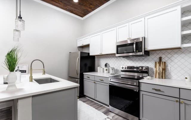 3-bedroom rental at 613 Delaware in San Antonio, TX — photo 4