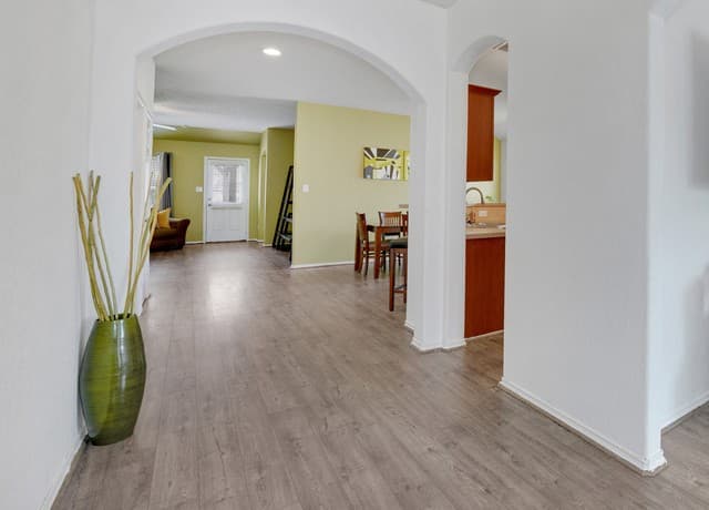 3-bedroom rental at 14603 Wyoming Pass in San Antonio, TX — photo 2