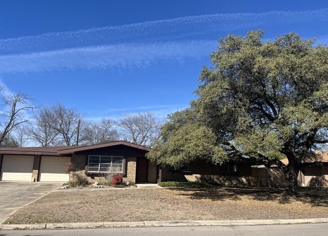 3-bedroom rental at 425 Driftwind in Windcrest, TX — photo 1