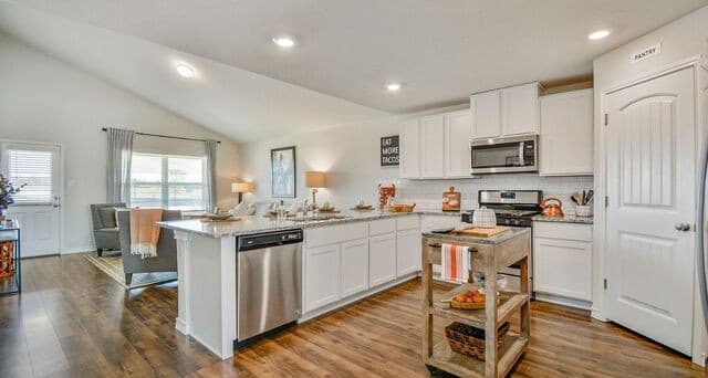 4-bedroom rental at 121 Lilli's Lane in Comfort, TX — photo 4
