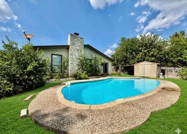 3-bedroom rental at 8006 Harper Valley in Live Oak, TX — photo 3