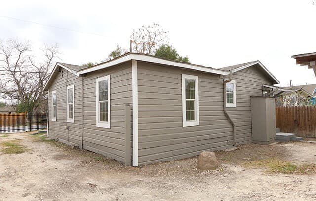 3-bedroom rental at 543 Ferris in San Antonio, TX — photo 3