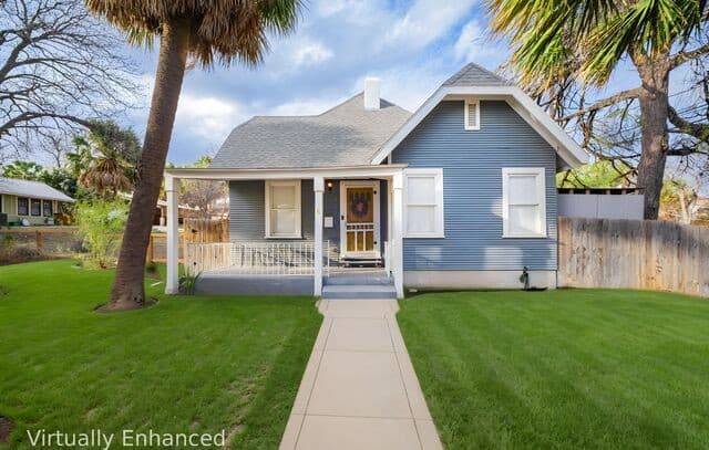 4-bedroom rental at 901 W Woodlawn in San Antonio, TX — photo 1