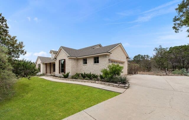 4-bedroom rental at 4233 Fossil in San Antonio, TX — photo 3
