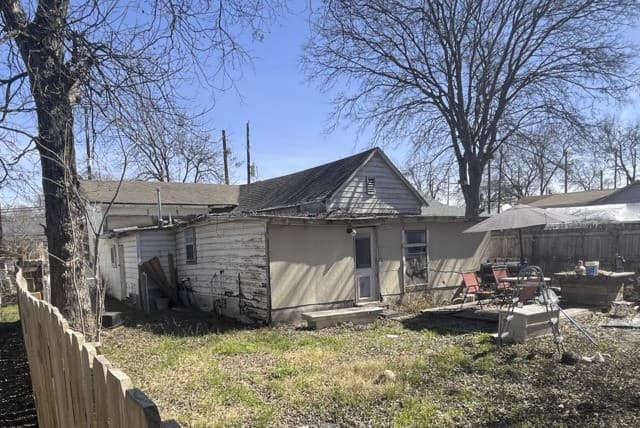 3-bedroom rental at 1021 Cherry in San Antonio, TX — photo 4