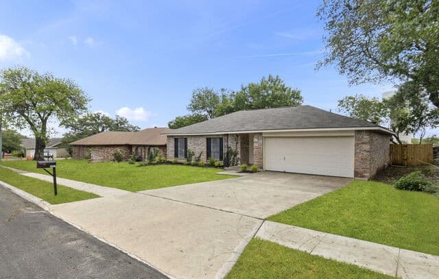 3-bedroom rental at 7806 Misty Park St in San Antonio, TX — photo 2