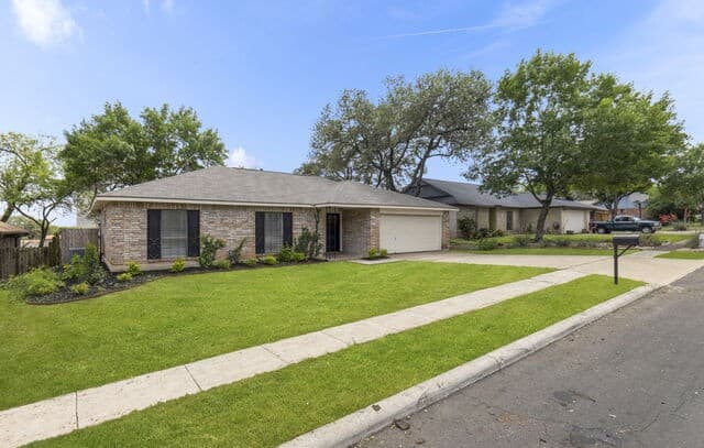 3-bedroom rental at 7806 Misty Park St in San Antonio, TX — photo 3