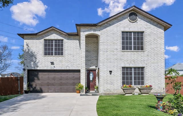 4-bedroom rental at 8151 Arrowhead Pool in San Antonio, TX — photo 1