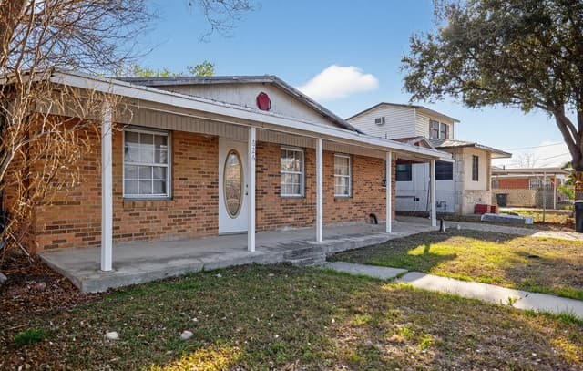 3-bedroom rental at 626 Rayburn in San Antonio, TX — photo 3