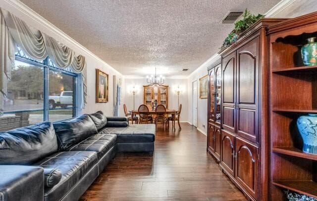 4-bedroom rental at 2011 Broken Oak in San Antonio, TX — photo 5