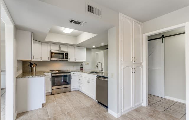 4-bedroom rental at 12010 Mission Trace in San Antonio, TX — photo 5