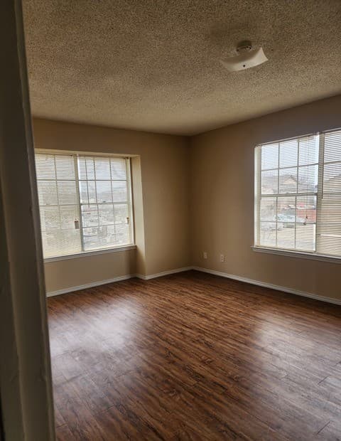 2-bedroom rental at 5236 Meadow Field in San Antonio, TX — photo 5