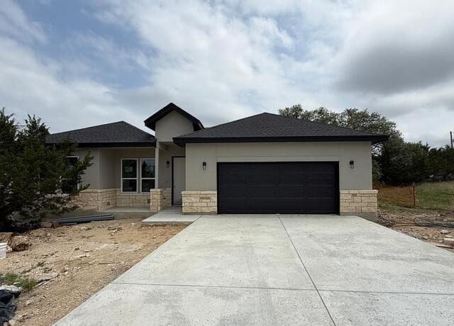 3-bedroom rental at 109 W Eli Chandler in Blanco, TX — photo 1