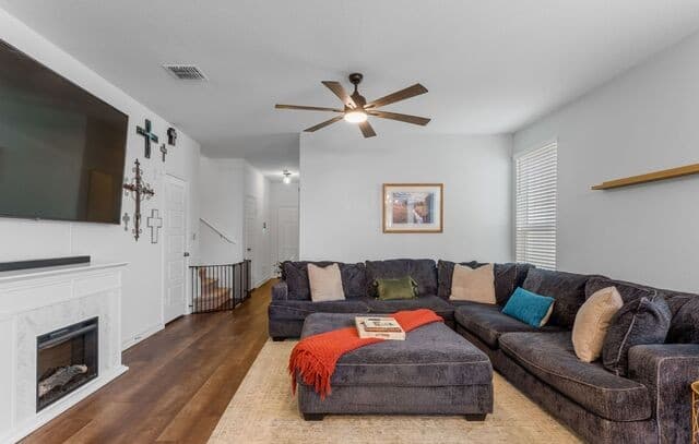 5-bedroom rental at 11910 Biznaga in San Antonio, TX — photo 3