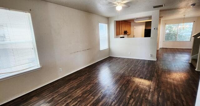 3-bedroom rental at 8015 Thicket Pass in San Antonio, TX — photo 3