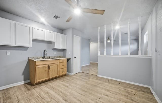 2-bedroom rental at 8017 Chipping in San Antonio, TX — photo 3