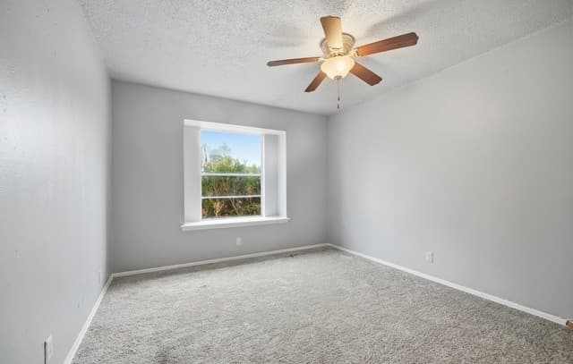 2-bedroom rental at 8017 Chipping in San Antonio, TX — photo 5
