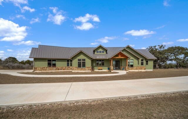 3-bedroom rental at 236 Bridle Chase in Bandera, TX — photo 1