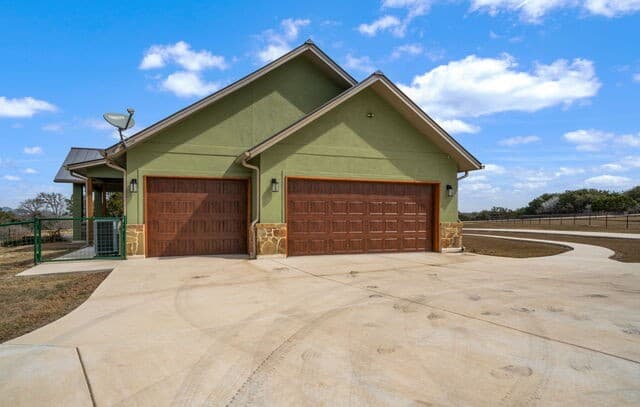 3-bedroom rental at 236 Bridle Chase in Bandera, TX — photo 5