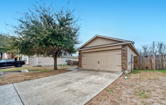 Home for sale at 11442 Buck Cyn in San Antonio, TX — photo 2