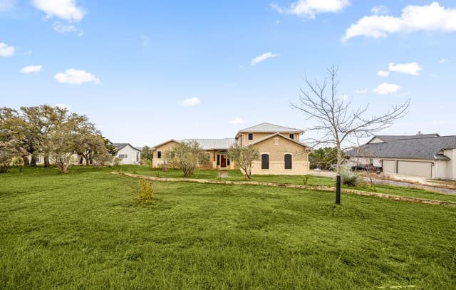 3-bedroom rental at 217 High Point Cir in Spring Branch, TX — photo 3