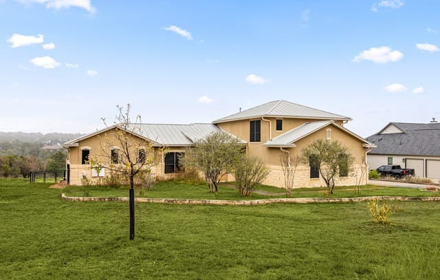 3-bedroom rental at 217 High Point Cir in Spring Branch, TX — photo 4