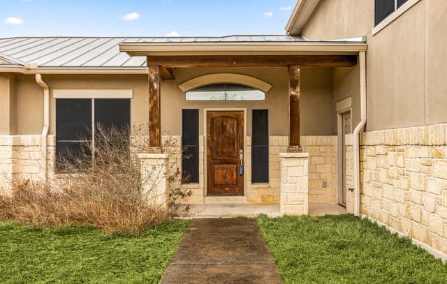 3-bedroom rental at 217 High Point Cir in Spring Branch, TX — photo 5