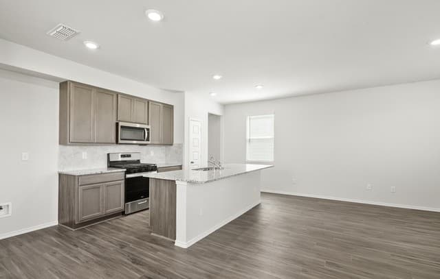 3-bedroom rental at 4911 Blue Ranch in San Antonio, TX — photo 4