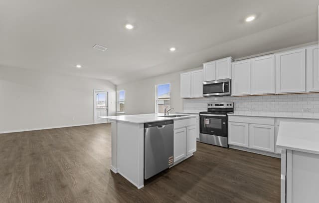3-bedroom rental at 154 Double L Dr in Comfort, TX — photo 3