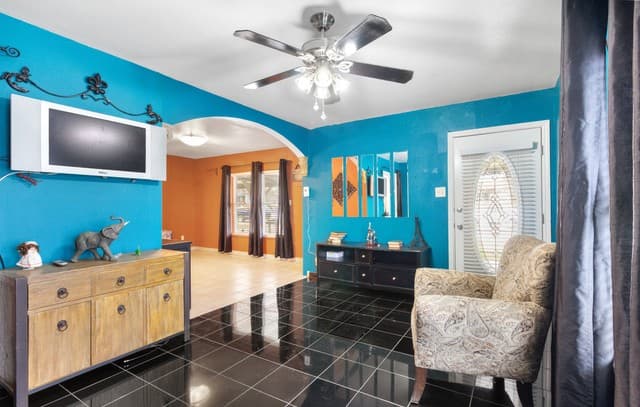 3-bedroom rental at 214 Schmeltzer Ln in San Antonio, TX — photo 5