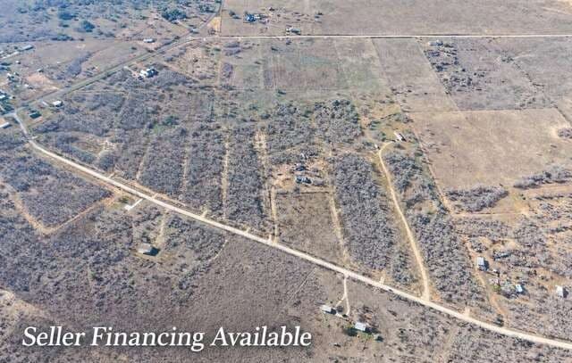 rental at 469 County Road 477 in Stockdale, TX — photo 5