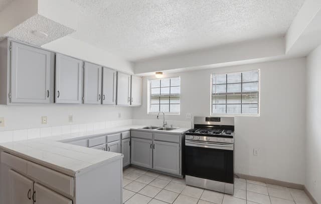3-bedroom rental at 1721 Brunswick Blvd. in San Antonio, TX — photo 5