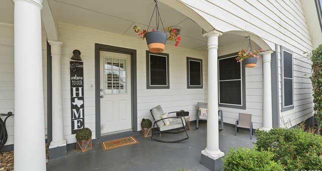4-bedroom rental at 226 Broken Arrow in Floresville, TX — photo 4