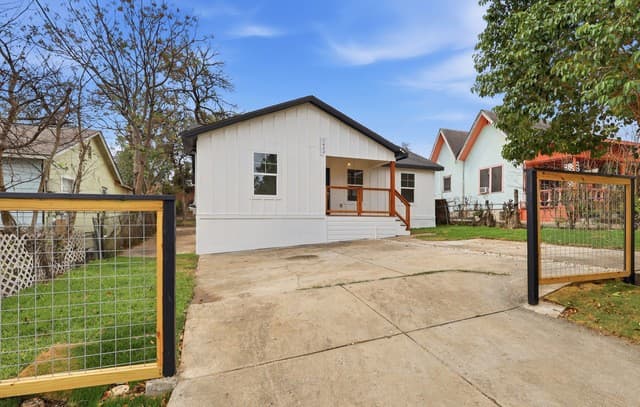 3-bedroom rental at 1422 Kayton in San Antonio, TX — photo 1